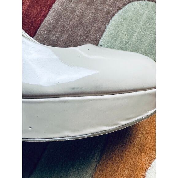 Guess Beige Tan Faux Leather Stilettos Heels Pumps Women's Size 8.5M - Picture 10 of 16